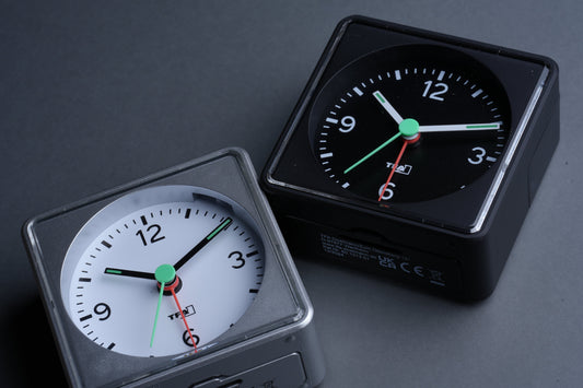 TFA Dostmann GmbH & Co. KG. Analogue alarm clock — 画像1