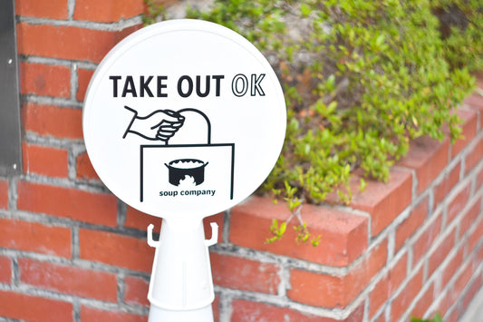 「TAKE OUT OK（お持ち帰りOK・ロゴ入り）」PREFAB SIGN — 画像1