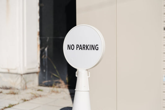 「NO PARKING（駐車禁止）」PREFAB SIGN — 画像1